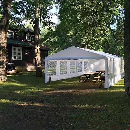 Oravapesa Guest House Häädemeeste Esterno foto
